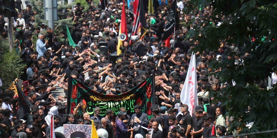 KPs join procession, pay tribute to Imam Hussain (AS)