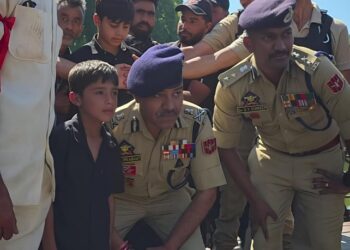 J&K Police top brass joins 8th Muharram procession