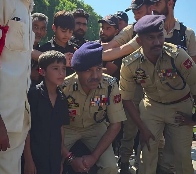 J&K Police top brass joins 8th Muharram procession