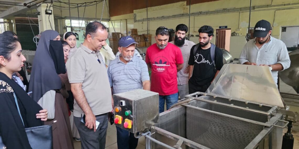 KVK Srinagar trains youth in honey processing to promote Agri-Entrepreneurship