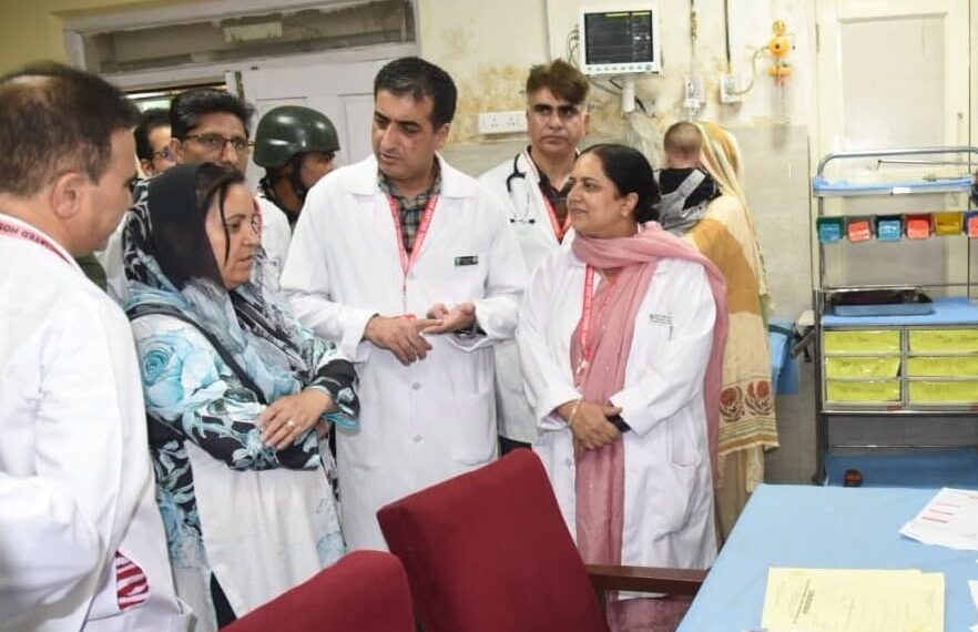 Doctors’ Day :  J&K health minister visits Children Hospital Bemina