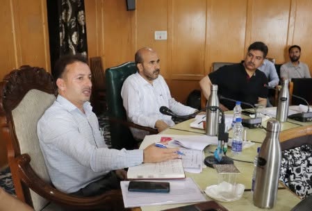 Land Records Digitization: VC LCMA reviews progress in Pulwama