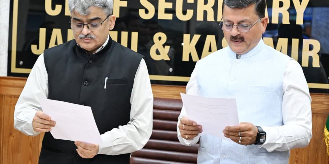 CS Dulloo administers oath to Manoj Gupta as Member JKWRA