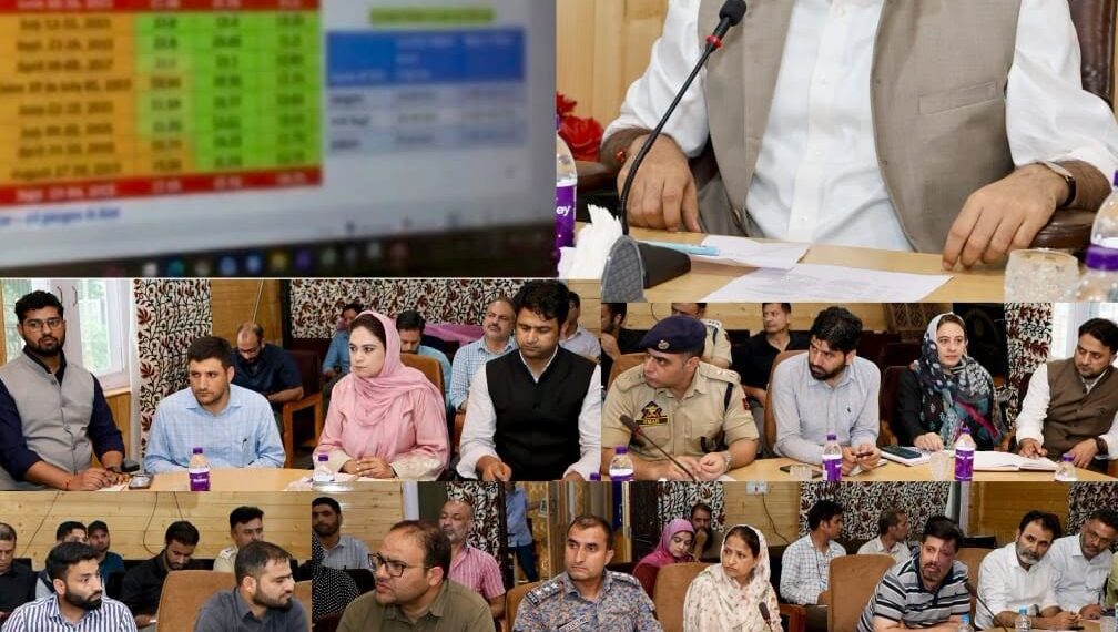 DC Srinagar visits Ram Munshi Bagh flood control room