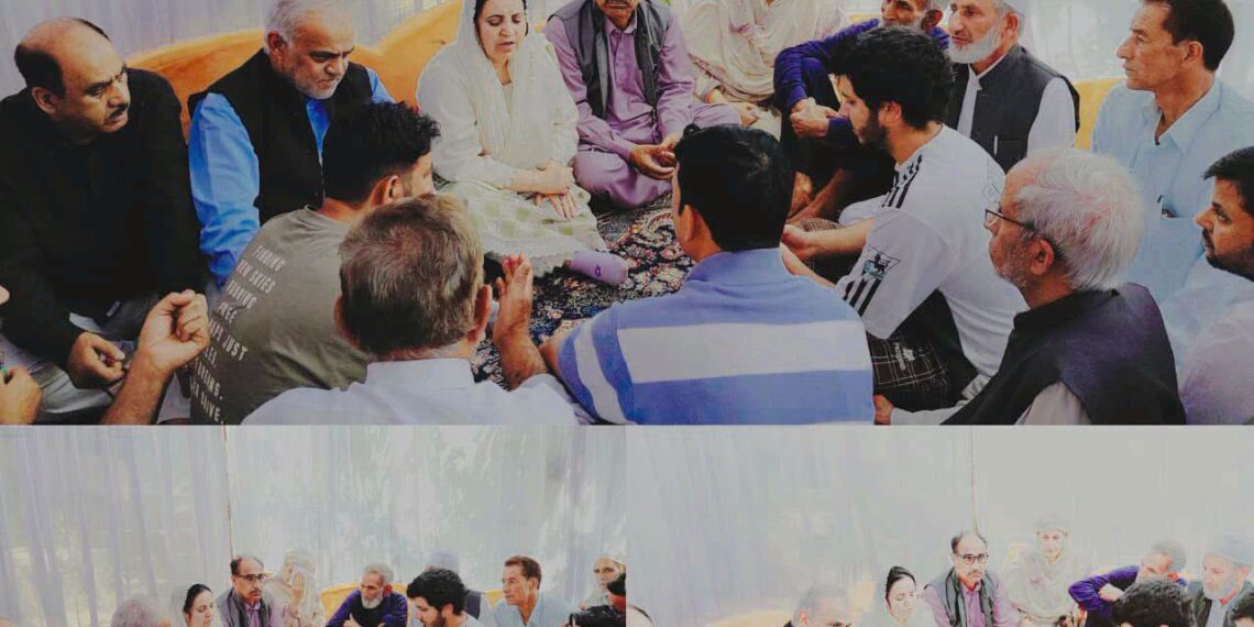 Sakeena Itoo visits family of Martyr Head Constable Ashiq Hussain Qureshi, assures Govt support