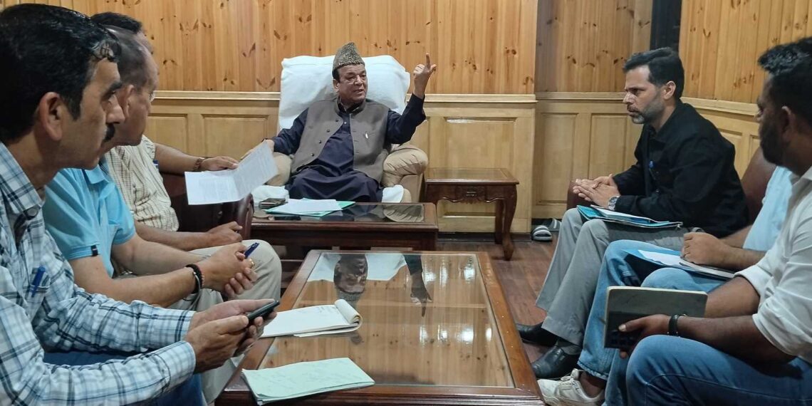 Speaker stresses priority protection of bridges