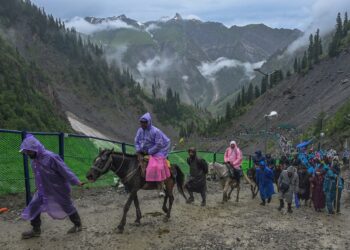 Pilgrim count nears 2 lakh; 8,150 arrive in Kashmir