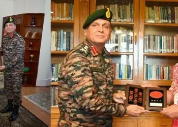 Army Chief calls on LG Sinha, CM Omar