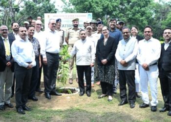 === Ek Ped Maa Ke Naam ===  Acting Chief Justice Sanjeev Kumar leads plantation drive at High Court