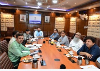 === Swachh Bharat Mission-Grameen ===  Secy RDD asks DCs to fast-track cluster-based waste management, door-to-door collection