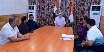 CM Omar meets mutton traders, vows to fix transit issues