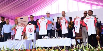 Kashmir Marathon-2026 :  CM Omar unveils official merchandise