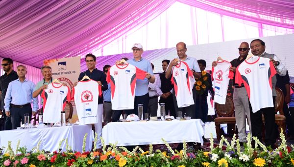 Kashmir Marathon-2026 : CM Omar unveils official merchandise