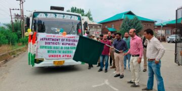 ATMA: DC Kupwara flags off exposure tour of fish farmers