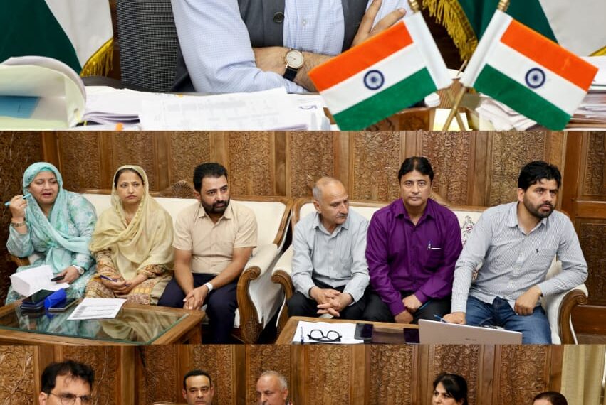 DC Srinagar reviews progress under TB Mukt Bharat Abhiyan, Vay Vandana enrolment