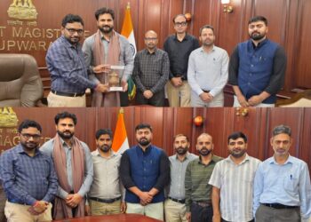 District Admin Kupwara bids adieu to outgoing DIO Iftakhar Naseem, welcomes Aadil Manzoor Wani