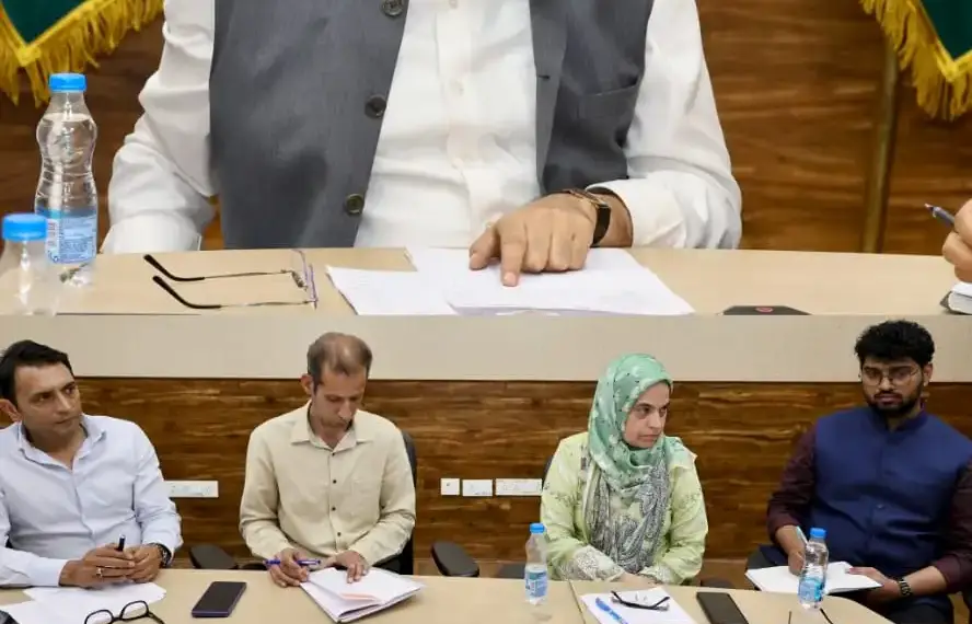 DC Srinagar reviews progress of Phase-3 heritage conservation projects