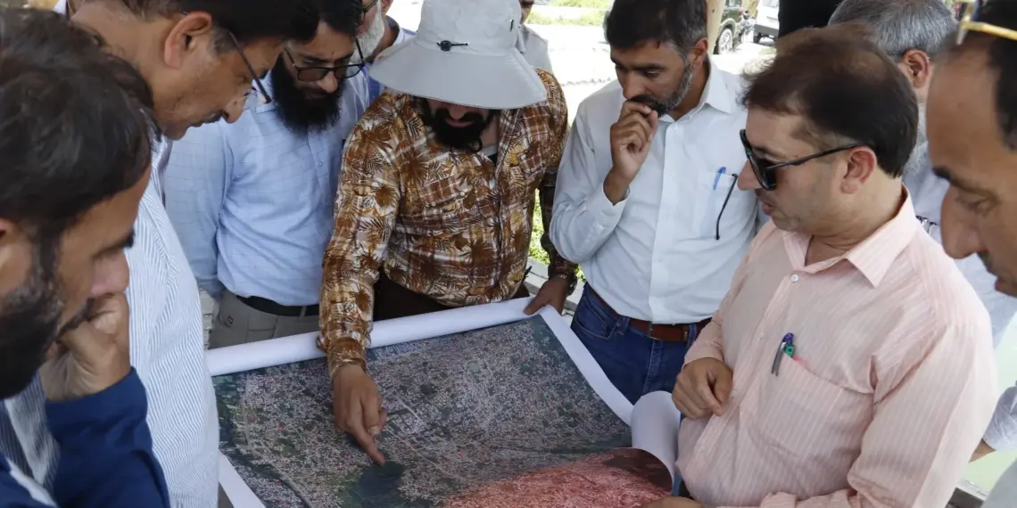 Khushalsar-Gilsar Lake System : VC LCMA inspects, reviews conservation, demarcation measures