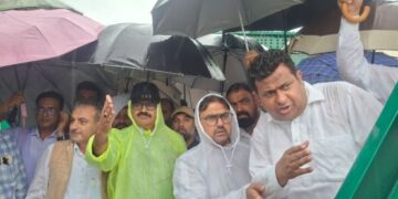 Javed Rana, Satish Sharma assess flood damage in Rajouri