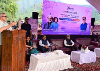 Kashmir no longer valley of blasts, gunfire: Omar to Bollywood