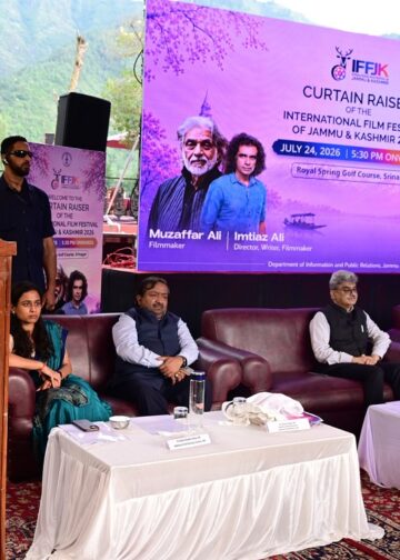 Kashmir no longer valley of blasts, gunfire: Omar to Bollywood