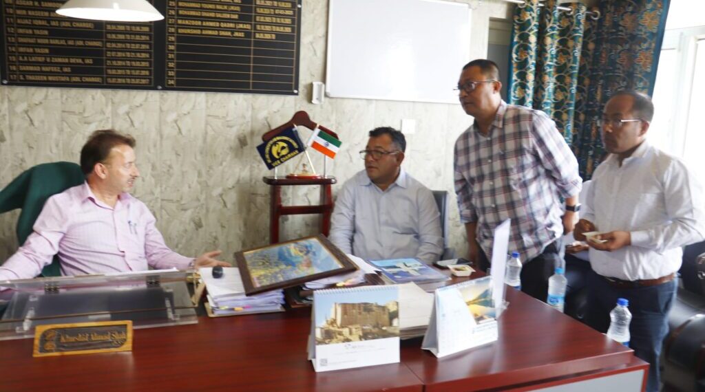 LCMA shares Dal Lake restoration, weed management expertise with LDA Manipur