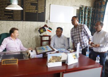 LCMA shares Dal Lake restoration, weed management expertise with LDA Manipur