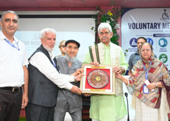 LG Sinha visits Voluntary Medicare Society, interacts with para athletes
