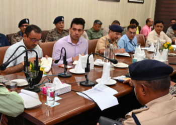 Showcase Jammu; organise tours for Amarnath pilgrims: LG Sinha to officials