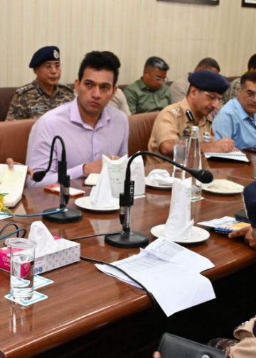 Showcase Jammu; organise tours for Amarnath pilgrims: LG Sinha to officials