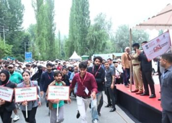 Develop spirit of doing something good for society: LG Sinha to youth 