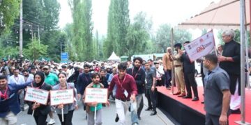 Develop spirit of doing something good for society: LG Sinha to youth 