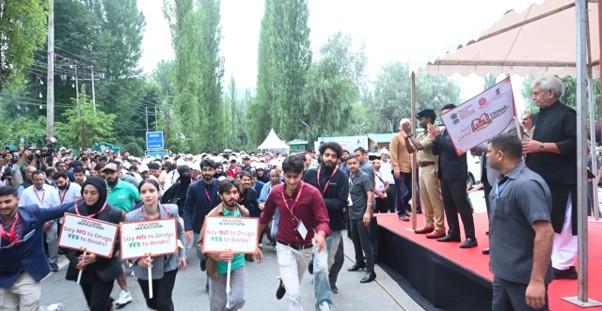 Develop spirit of doing something good for society: LG Sinha to youth 
