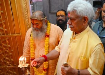 LG pays obeisance at Shri Ram Mandir at Purani Mandi