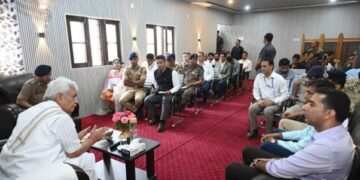 Amarnath Yatra 2026 : 3.5 lakh pilgrims pay obeisance at holy cave in first 15 days: LG Sinha