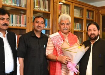 Delegations call on LG Sinha, discuss tourism, dev issues