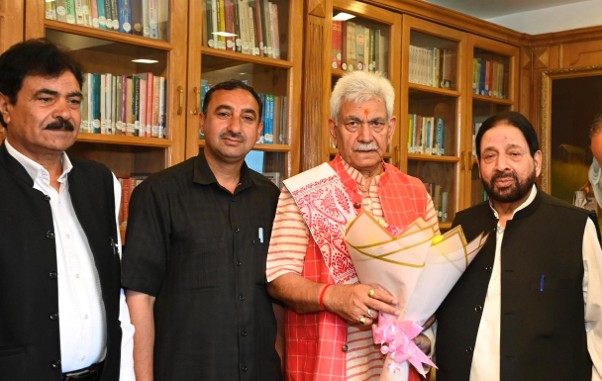 Delegations call on LG Sinha, discuss tourism, dev issues