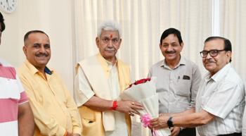 Amarnath, Buda Amarnath Yatri Niyas delegation calls on LG