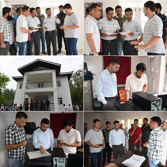 DC Kulgam oversees process of Jamabandi reading of latest Digitised Jamabandi