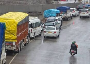 Stranded vehicles allowed to move on landslide-hit Jmu-Sgr NH