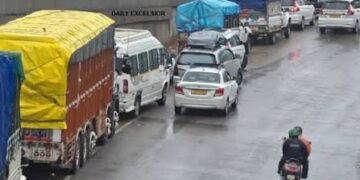 Stranded vehicles allowed to move on landslide-hit Jmu-Sgr NH