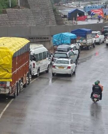 Stranded vehicles allowed to move on landslide-hit Jmu-Sgr NH