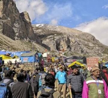 Amarnath Yatra: 4.26 lakh pilgrims pay obeisance in 25 days