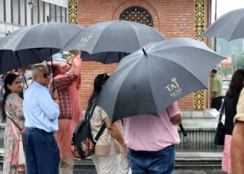 Kashmir records up to 6-10°C drop in day temps