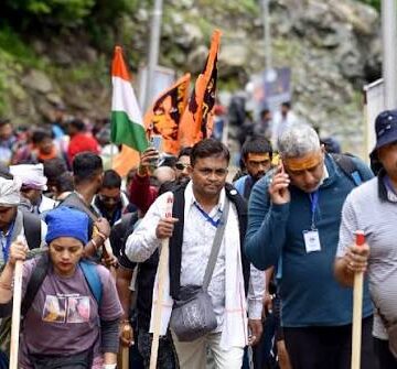 3.24 lakh pilgrims complete Amarnath Yatra in 13 days