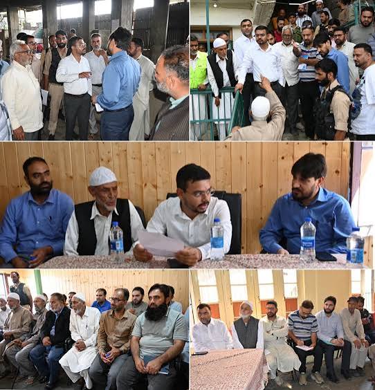 DC Kulgam visits Ziyarat Sharief Mir Syed Hussain Simnani (RA)