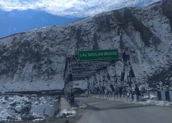 Mughal Road sees unprecedented tourist flow