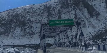 Mughal Road sees unprecedented tourist flow