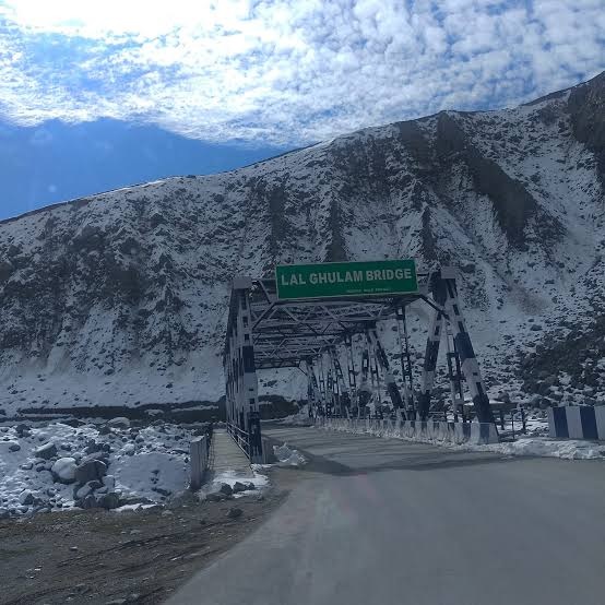 Mughal Road sees unprecedented tourist flow