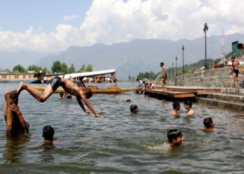 Srinagar simmers at 34°C, MeT predicts wet spell from today
